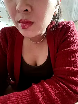 Snapshot of Ella_lee18 chatting on 02/19/26, 12:17 Ella lee18 online show from 02/19/26, 12:17