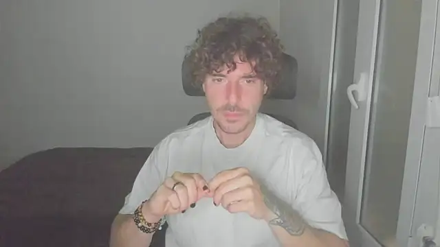 Snapshot of joaquin420_hot chatting on 02/14/26, 11:01 joaquin420 hot online show from 02/14/26, 11:01