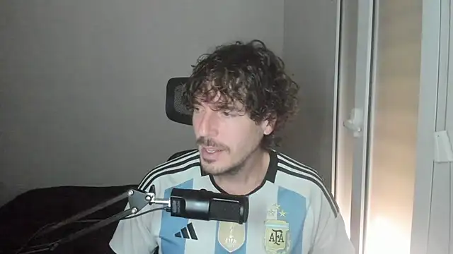 Snapshot of joaquin420_hot chatting on 02/19/26, 10:11 joaquin420 hot online show from 02/19/26, 10:11