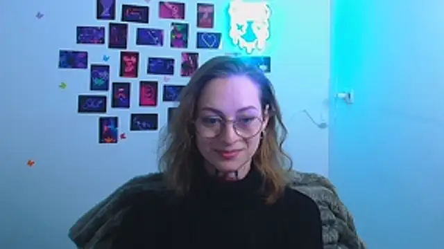 Snapshot of Esmi_Winter chatting on 02/17/26, 06:54 Esmi Winter online show from 02/17/26, 06:54