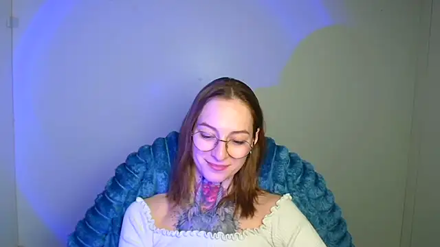 Snapshot of Esmi_Winter chatting on 02/24/26, 06:33 Esmi Winter online show from 02/24/26, 06:33