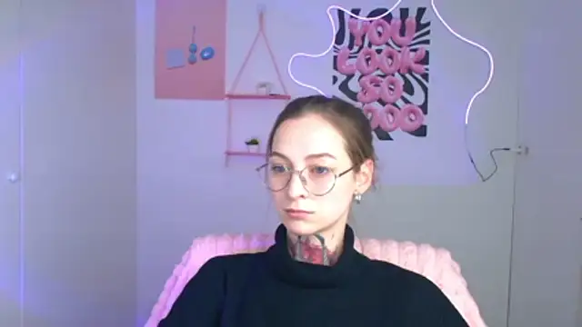 Snapshot of Esmi_Winter chatting on 02/25/26, 06:12 Esmi Winter online show from 02/25/26, 06:12