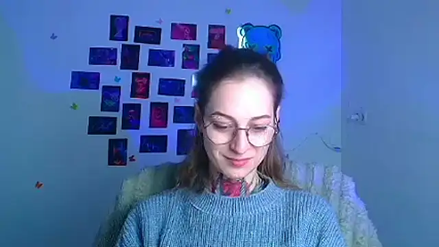 Snapshot of Esmi_Winter chatting on 03/03/26, 06:19 Esmi Winter online show from 03/03/26, 06:19