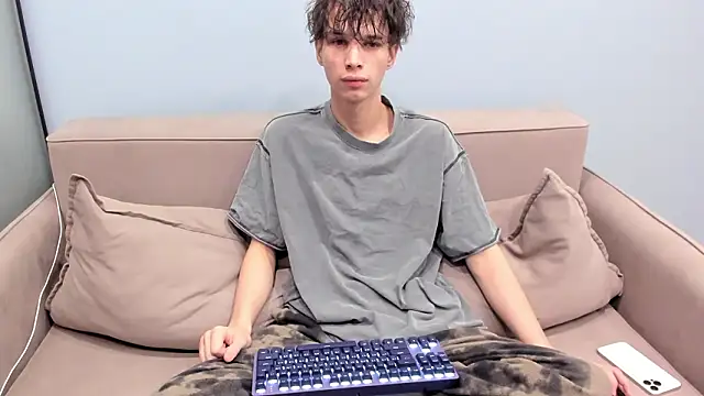 Snapshot of Ur_NextDoor_Boy chatting on 02/22/26, 09:13 Ur NextDoor Boy online show from 02/22/26, 09:13