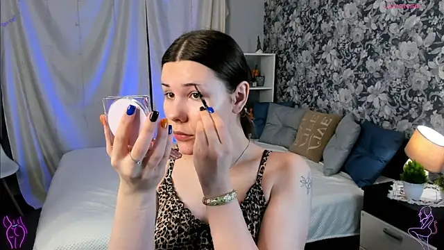 Snapshot of Coraline_kitty chatting on 02/16/26, 05:36 Coraline kitty online show from 02/16/26, 05:36