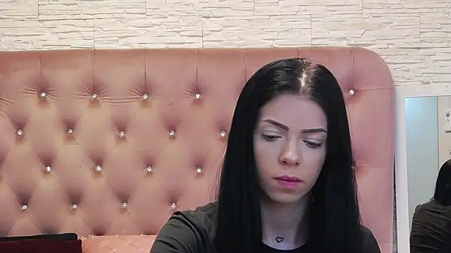 Snapshot of PeachyElla26 chatting on 02/12/26, 05:35 PeachyElla26 online show from 02/12/26, 05:35