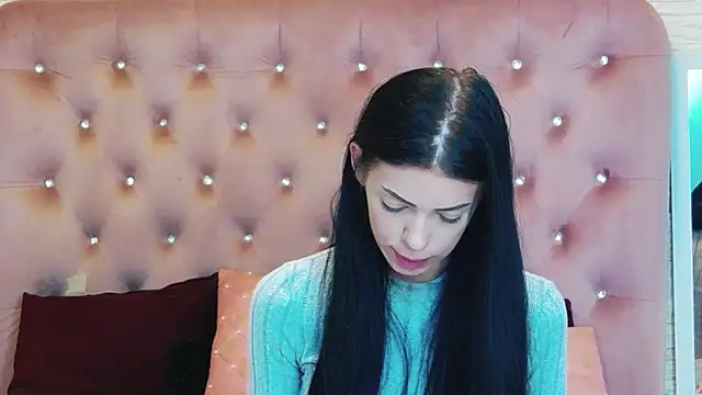 Snapshot of PeachyElla26 chatting on 02/13/26, 05:58 PeachyElla26 online show from 02/13/26, 05:58