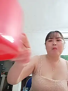 Kee-kimlee online show from 05/18/26, 02:07