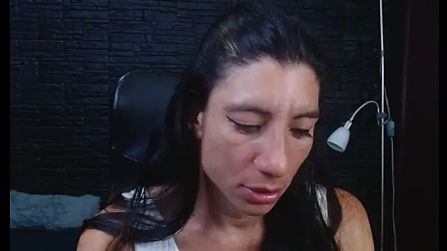 Snapshot of BrendaaCruz chatting on 02/18/26, 12:12 BrendaaCruz online show from 02/18/26, 12:12