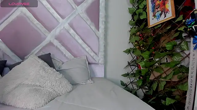 Snapshot of luxx_11 chatting on 02/12/26, 12:33 luxx 11 online show from 02/12/26, 12:33