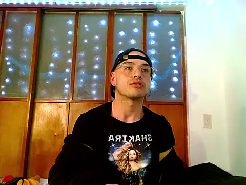 Snapshot of DanniHotBoy02 chatting on 02/11/26, 03:11 DanniHotBoy02 online show from 02/11/26, 03:11