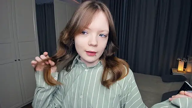 Snapshot of LavenderMitten chatting on 02/27/26, 05:07 LavenderMitten online show from 02/27/26, 05:07