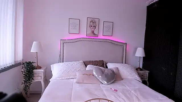 Snapshot of Maya-jhons chatting on 02/15/26, 02:03 Maya-jhons online show from 02/15/26, 02:03