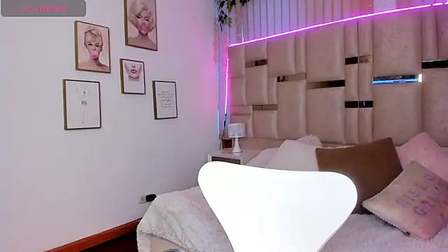 Snapshot of Maya-jhons chatting on 02/17/26, 11:29 Maya-jhons online show from 02/17/26, 11:29