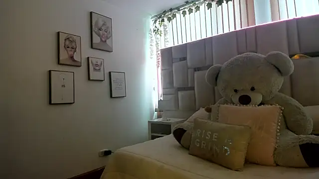 Maya-jhons online show from 04/10/26, 01:16