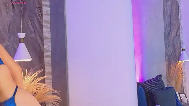 Snapshot of Hannah-Prada chatting on 03/18/26, 11:35 Hannah-Prada online show from 03/18/26, 11:35