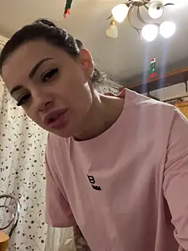 Snapshot of Layana_Ro chatting on 02/16/26, 04:19 Layana Ro online show from 02/16/26, 04:19