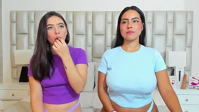 Snapshot of paola_katy_dicks chatting on 01/10/25, 10:46 paola katy dicks online show from 01/10/25, 10:46