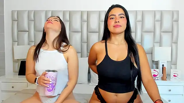 Snapshot of paola_katy_dicks chatting on 02/01/25, 01:20 paola katy dicks online show from 02/01/25, 01:20