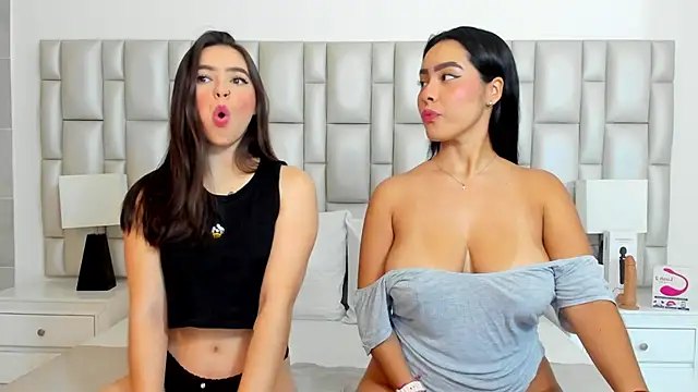 Snapshot of paola_katy_dicks chatting on 02/05/25, 07:53 paola katy dicks online show from 02/05/25, 07:53