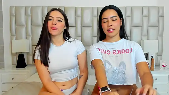 Snapshot of paola_katy_dicks chatting on 02/26/25, 10:53 paola katy dicks online show from 02/26/25, 10:53