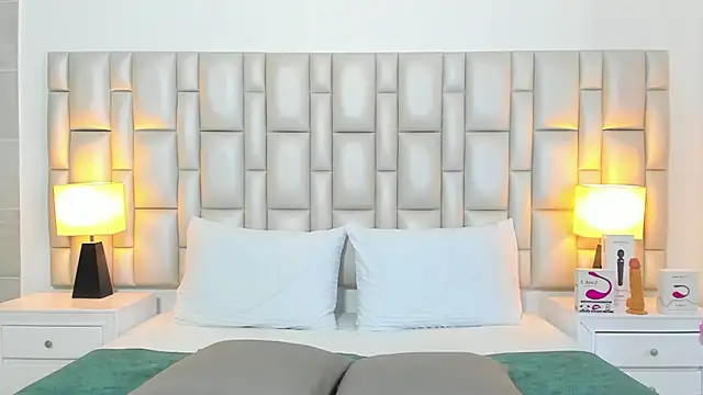 Snapshot of paola_katy_dicks chatting on 10/31/25, 07:59 paola katy dicks online show from 10/31/25, 07:59