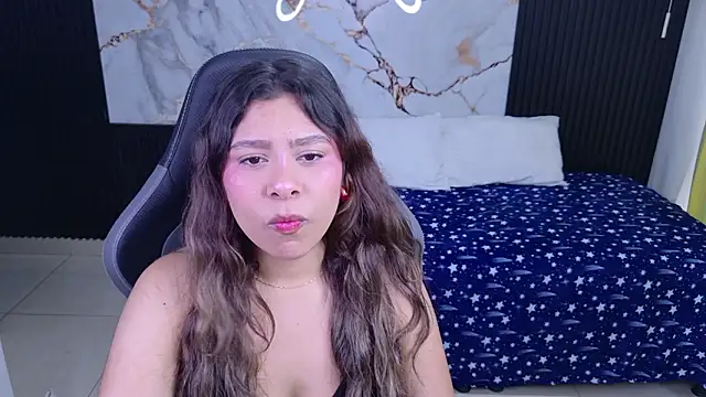 Snapshot of Sophie19__ chatting on 03/01/26, 12:18 Sophie19 online show from 03/01/26, 12:18