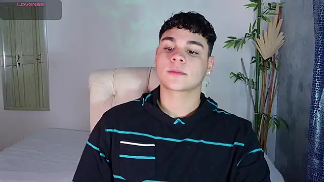 Snapshot of eithan_jonnes chatting on 02/12/26, 05:30 eithan jonnes online show from 02/12/26, 05:30