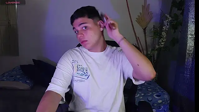 eithan jonnes online show from 04/12/26, 08:14