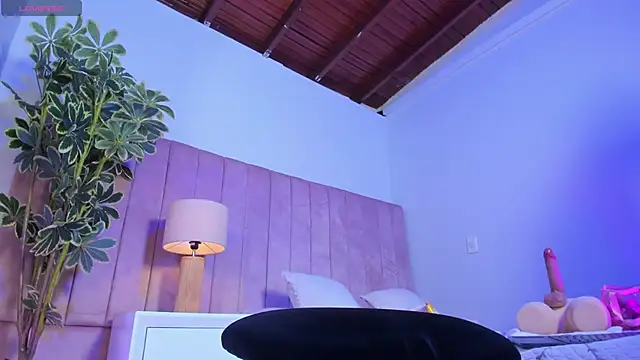 Ashley Beaomunt online show from 05/04/26, 06:37
