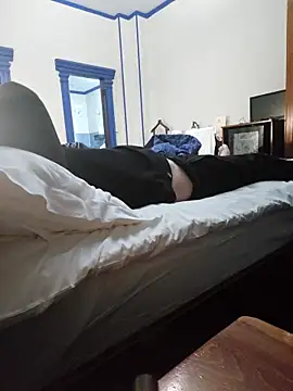 Snapshot of sk8brd_snwbrd_no_snitch chatting on 02/18/26, 01:01 sk8brd snwbrd no snitch online show from 02/18/26, 01:01