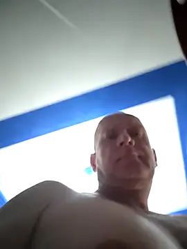 Snapshot of sk8brd_snwbrd_no_snitch chatting on 02/19/26, 01:12 sk8brd snwbrd no snitch online show from 02/19/26, 01:12