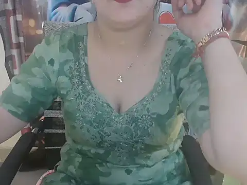 Snapshot of _chitranshi chatting on 05/10/26, 05:45 chitranshi online show from 05/10/26, 05:45