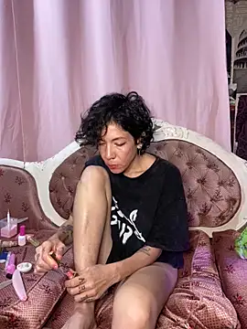 Snapshot of JeanneDuval8888 chatting on 02/21/26, 12:44 JeanneDuval8888 online show from 02/21/26, 12:44