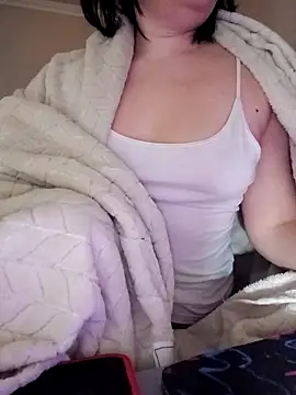 Snapshot of HornyCumBitch chatting on 02/25/26, 04:33 HornyCumBitch online show from 02/25/26, 04:33