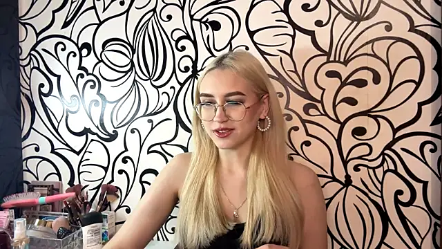 Snapshot of Kat_Catherine chatting on 02/24/26, 12:58 Kat Catherine online show from 02/24/26, 12:58