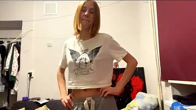 Snapshot of Sweety_Burger chatting on 02/13/26, 04:03 Sweety Burger online show from 02/13/26, 04:03