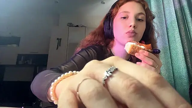 Snapshot of AliceCarrol chatting on 02/24/26, 12:25 AliceCarrol online show from 02/24/26, 12:25