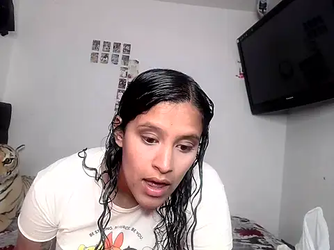 luna E online show from 02/17/26, 01:07