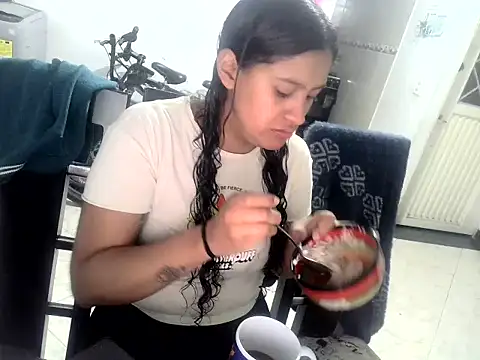 luna E online show from 04/21/26, 11:05