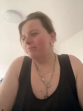 Snapshot of Laura-Loveyou chatting on 02/18/26, 01:18 Laura-Loveyou online show from 02/18/26, 01:18