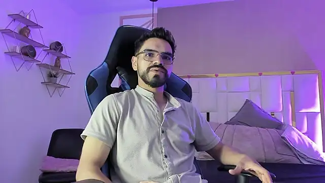 Snapshot of HotPulse_vc chatting on 02/17/26, 12:45 HotPulse vc online show from 02/17/26, 12:45