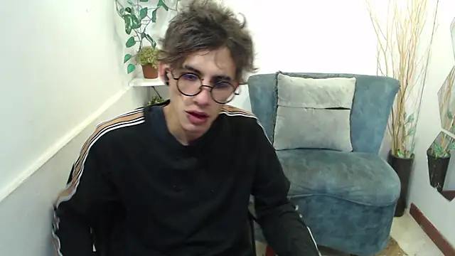 Snapshot of AaronBeer_ chatting on 03/02/26, 12:01 AaronBeer online show from 03/02/26, 12:01