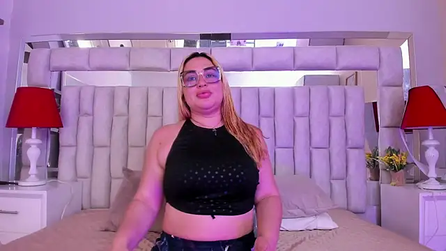 Snapshot of AngellHott_ chatting on 02/18/26, 05:09 AngellHott online show from 02/18/26, 05:09