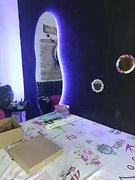 laila d online show from 03/19/26, 02:04