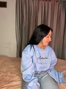 Snapshot of _Mia_kiss_ chatting on 02/15/26, 01:24 Mia kiss online show from 02/15/26, 01:24