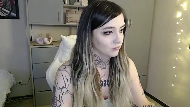 Rin Tozier online show from 04/05/26, 01:14