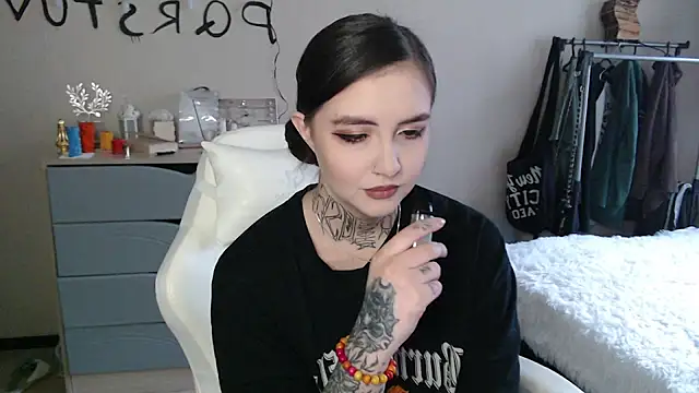Snapshot of Rin_Tozier chatting on 04/28/26, 03:22 Rin Tozier online show from 04/28/26, 03:22