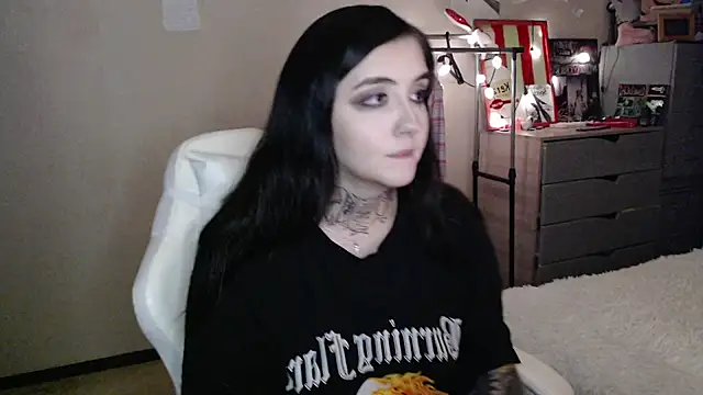 Snapshot of Rin_Tozier chatting on 07/11/26, 10:22 Rin Tozier online show from 07/11/26, 10:22