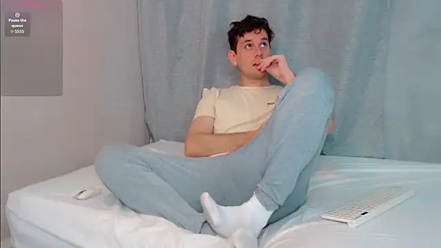 Snapshot of Luc_7 chatting on 02/19/26, 09:11 Luc 7 online show from 02/19/26, 09:11